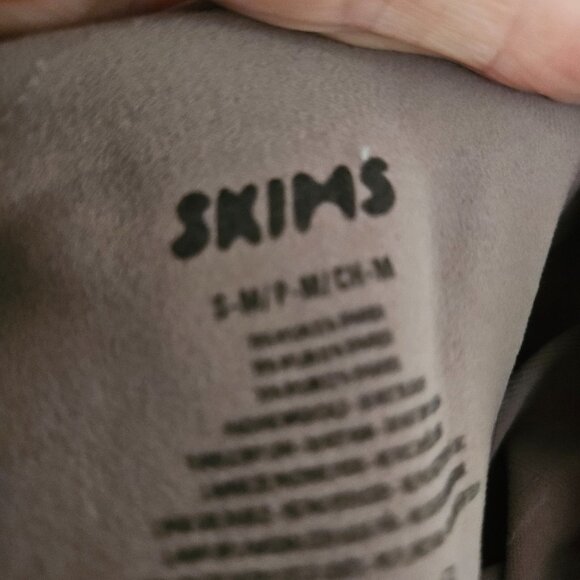 Skims - Picture 2 of 2